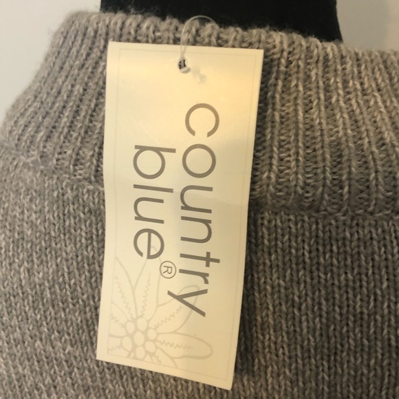 NVW round neck sweater . - Picture 5 of 6